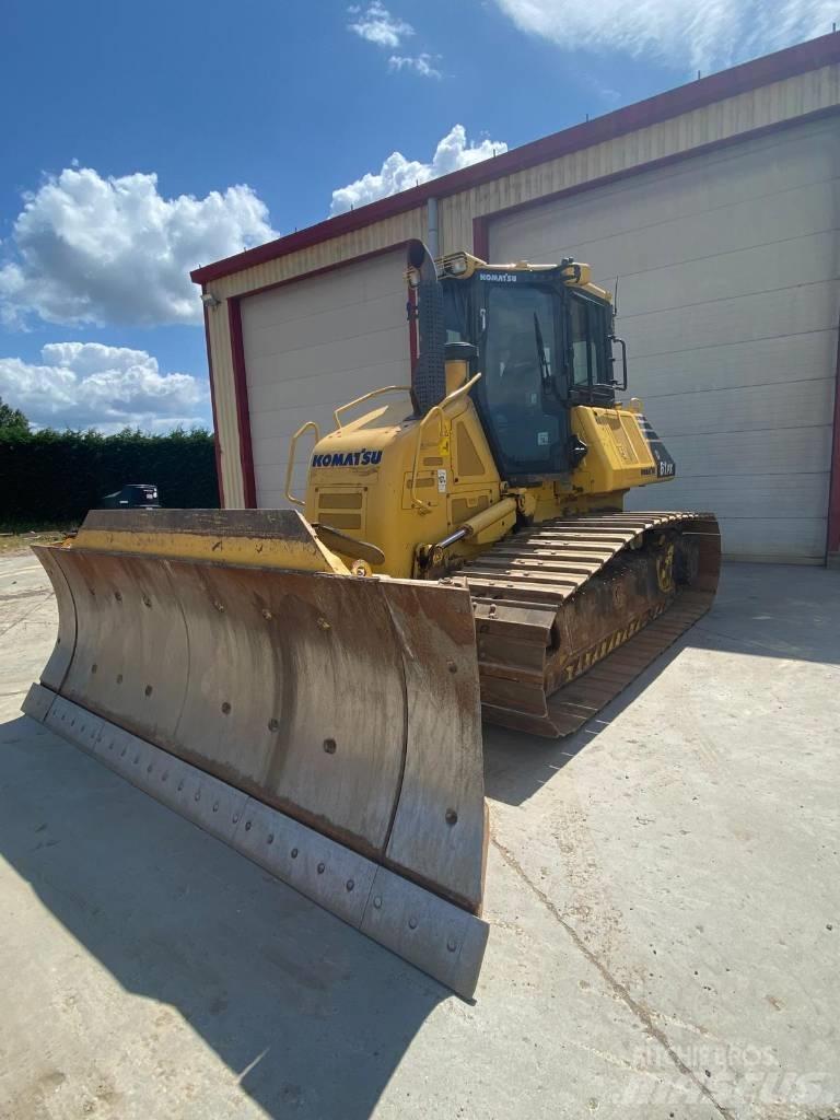 Komatsu D61PX24 Crawler dozers
