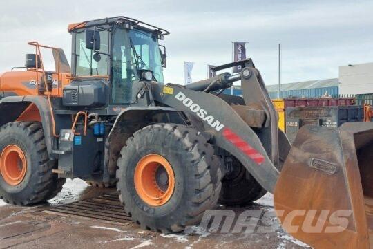 Develon DL 480-7 Backhoe Loaders
