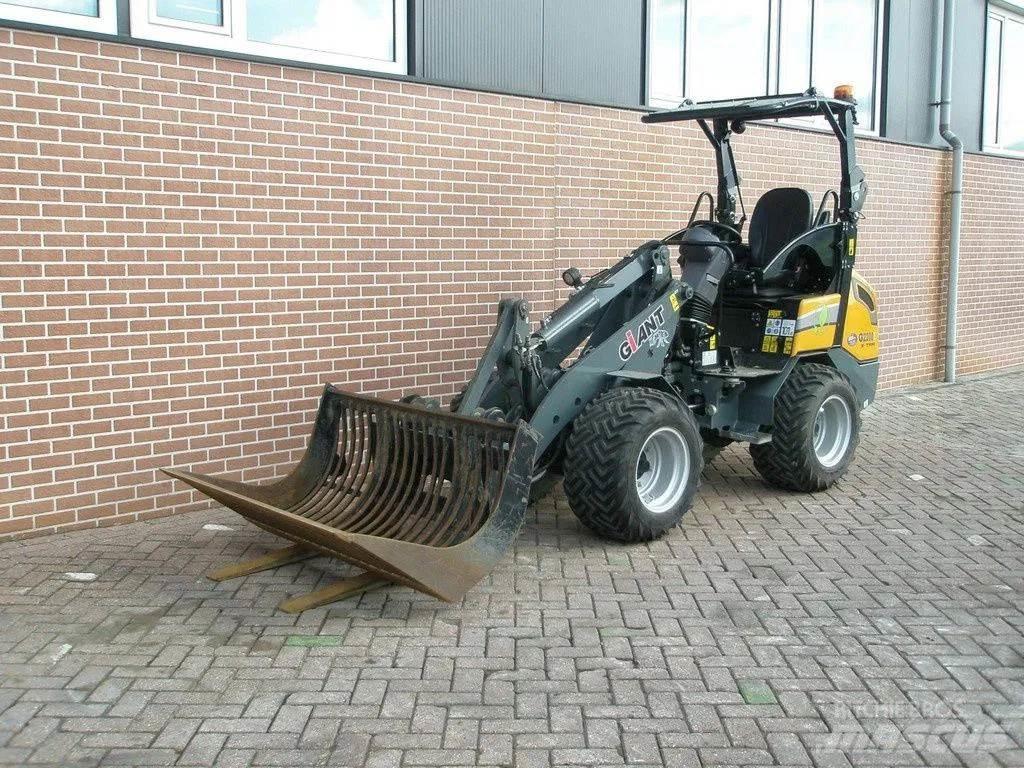 GiANT G2200E Mini Loader