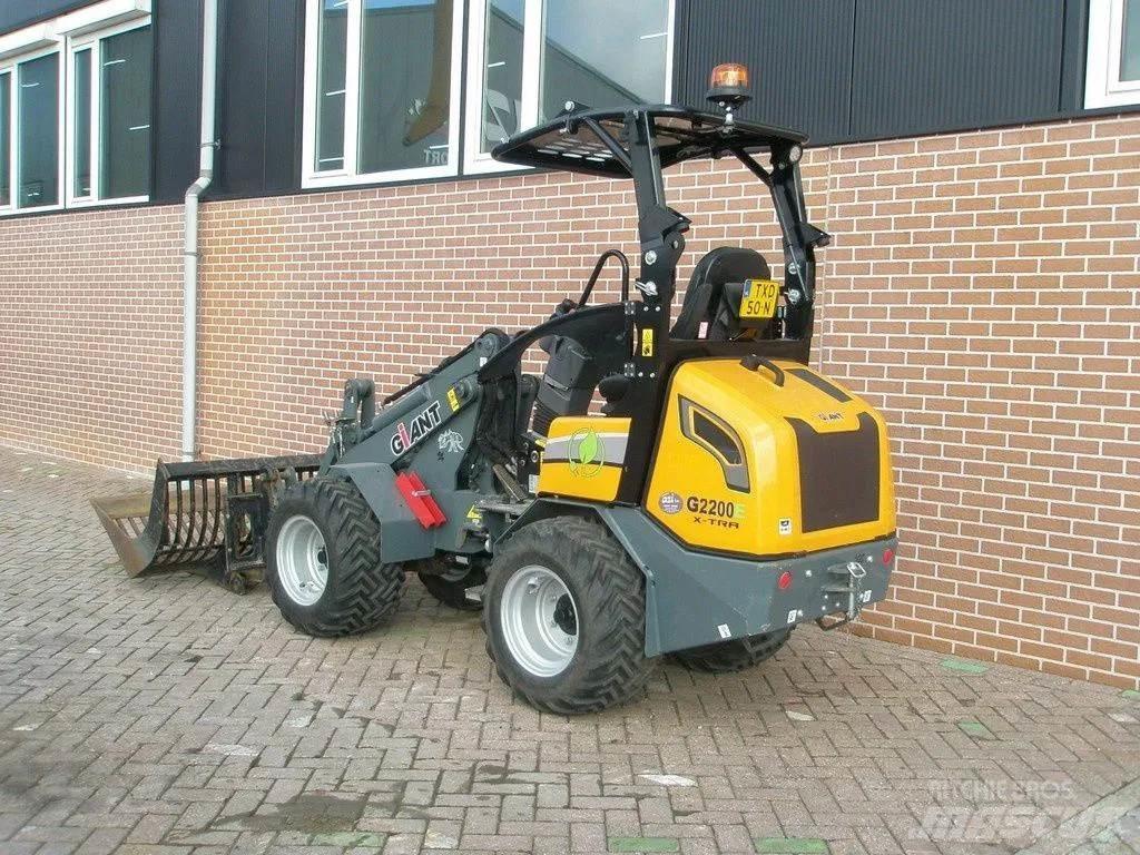 GiANT G2200E Mini Loader