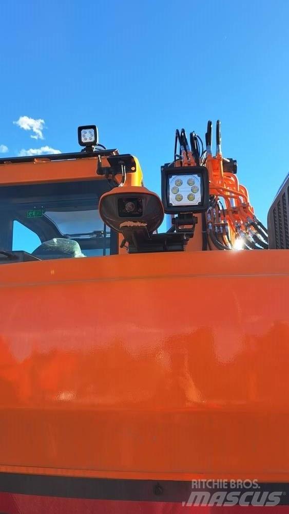 Develon DX 140 LCR-7 Crawler Excavators