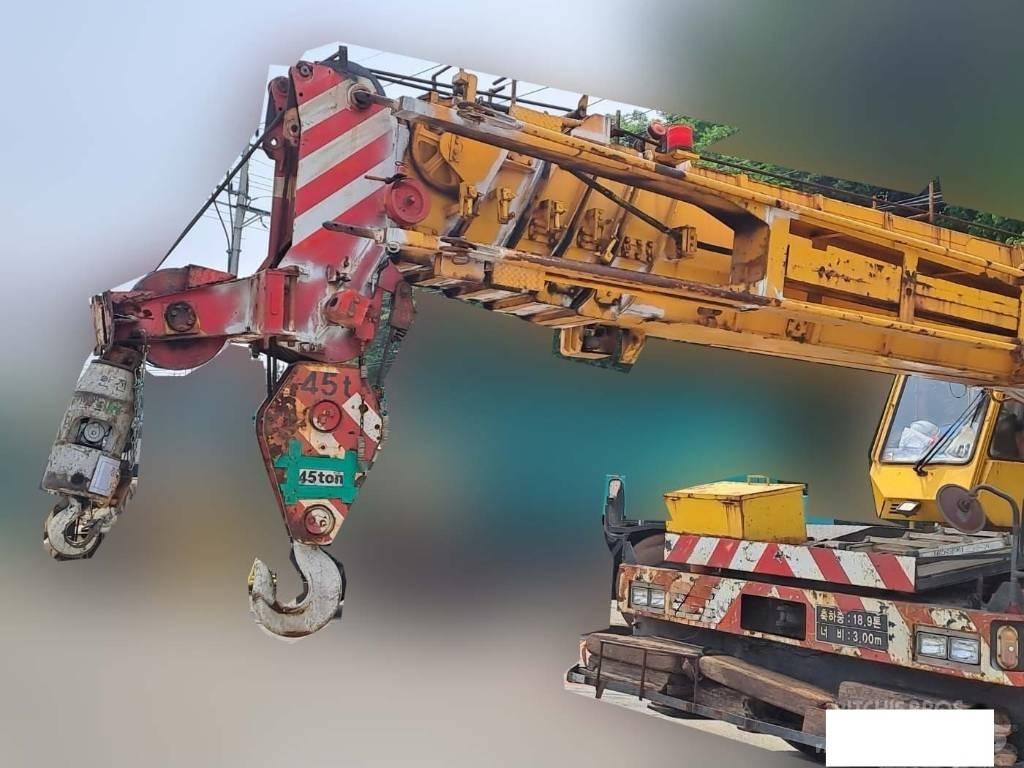 Tadano TR 500 M-2 Rough Terrain Cranes