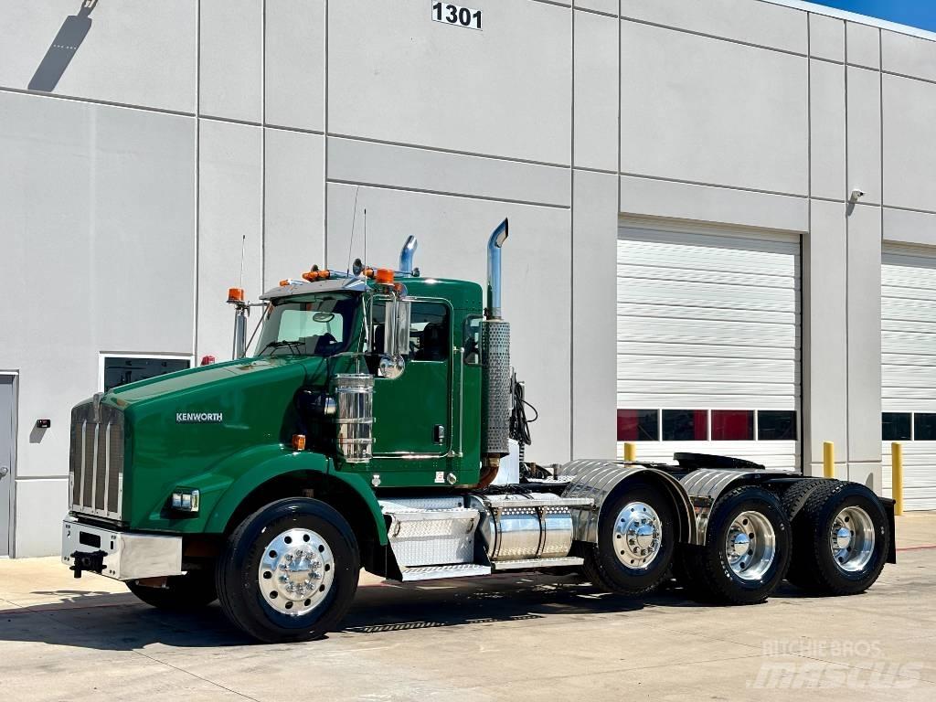 Kenworth T 800 Conventional Trucks / Tractor Trucks