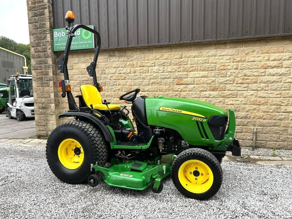John Deere 2032R Compact tractors