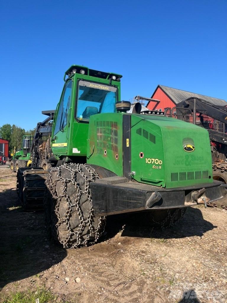 John Deere 1070 D Harvesters