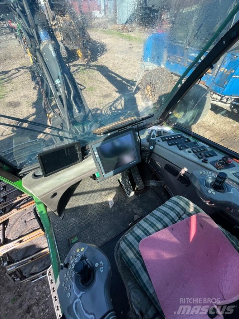 John Deere 1070 D Harvesters