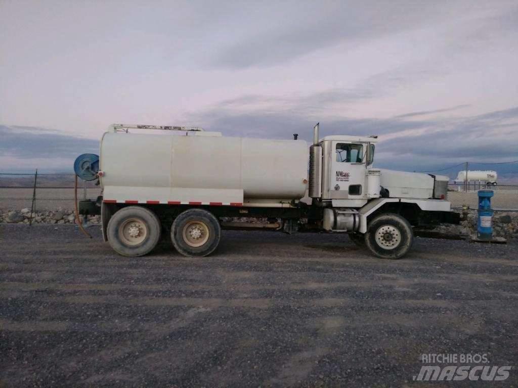 Oshkosh 6000 Water Tankers