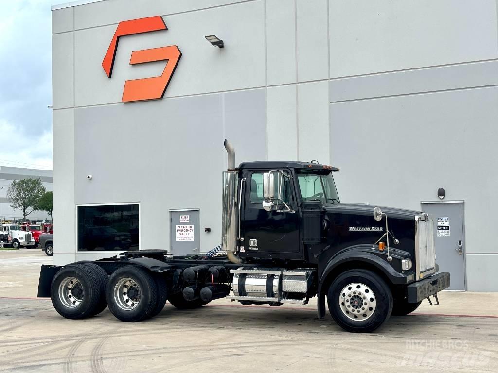 Western Star 4900 Conventional Trucks / Tractor Trucks
