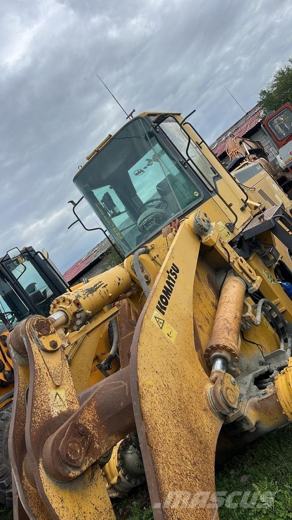 Komatsu WA 470-3H Tracks, chains and undercarriage