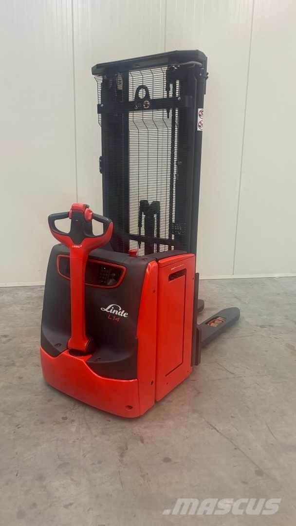Linde L14 Self Propelled Stackers