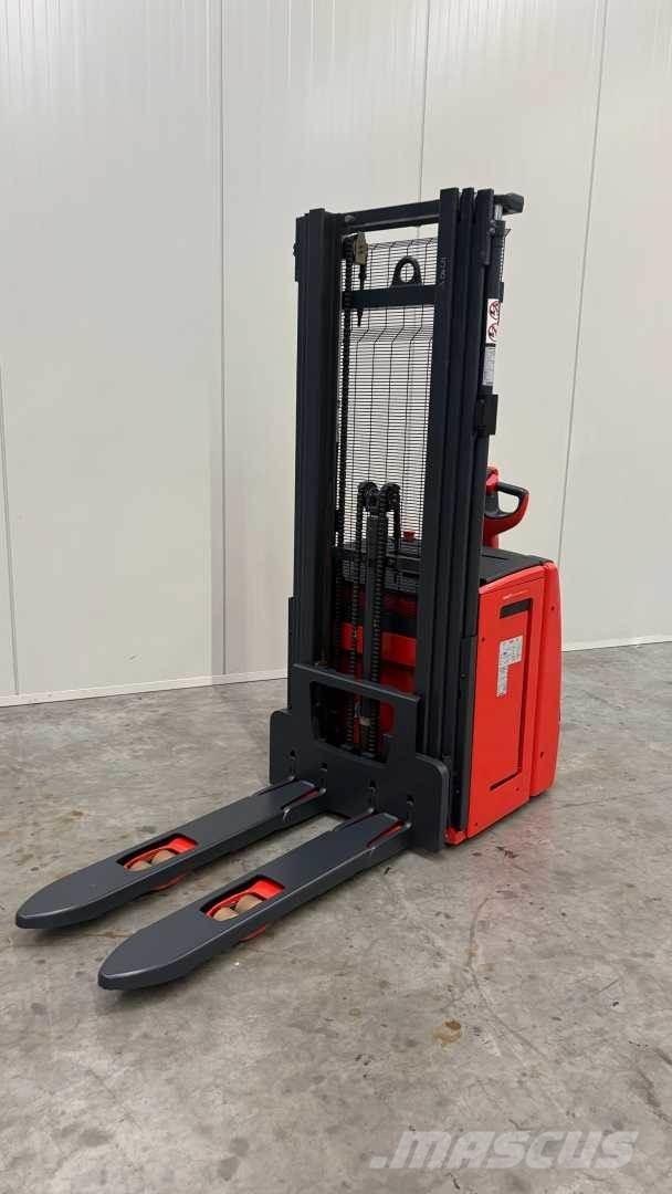 Linde L14 Self Propelled Stackers