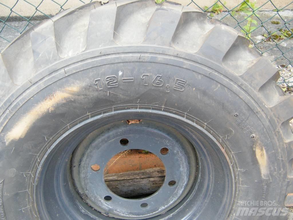 Kumho 12-16,5 Tires, wheels and rims