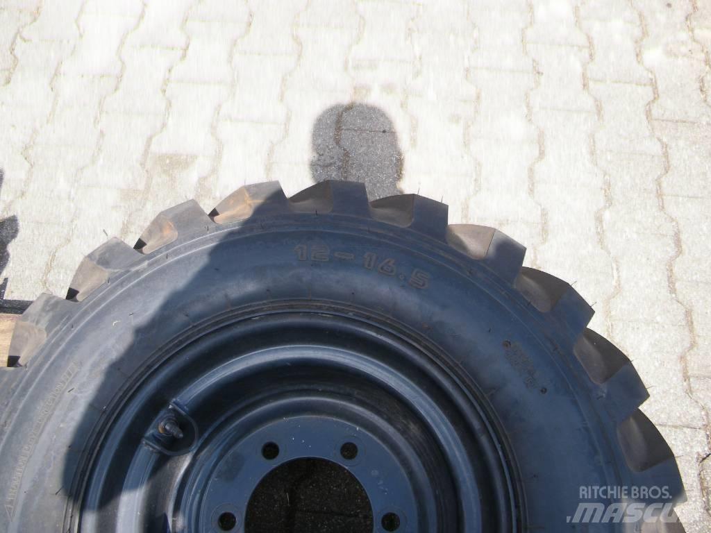 Kumho 12-16,5 Tires, wheels and rims