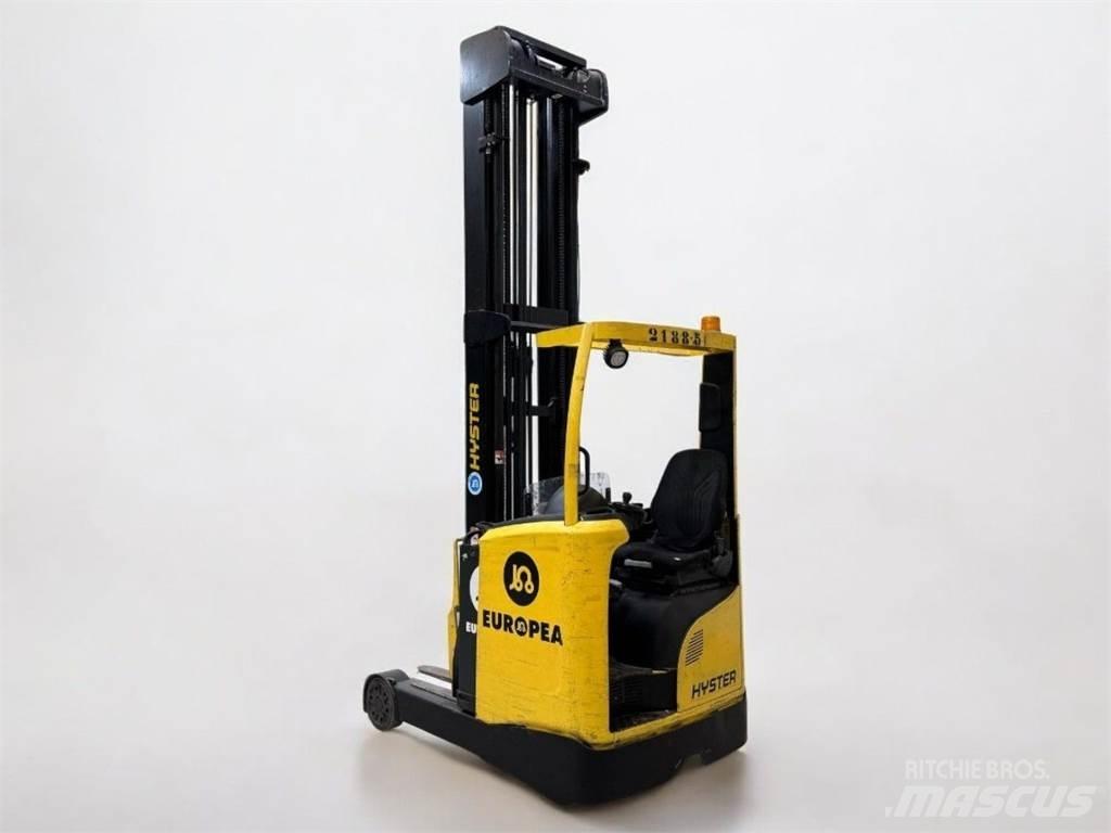 Hyster R1 6 Reach trucks