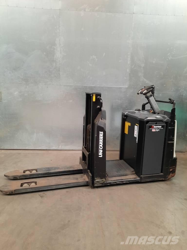 UniCarriers OEP120 Low lift order picker