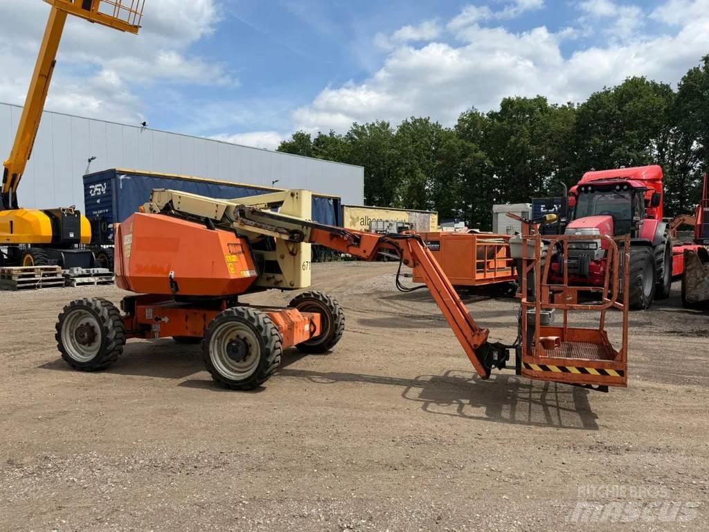 JLG 340 AJ Articulated boom lifts