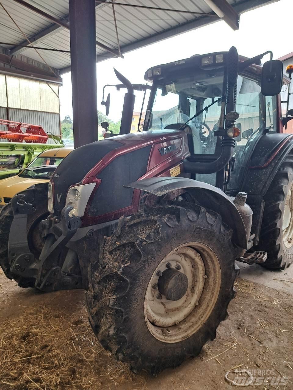 Valtra N123 Tractors