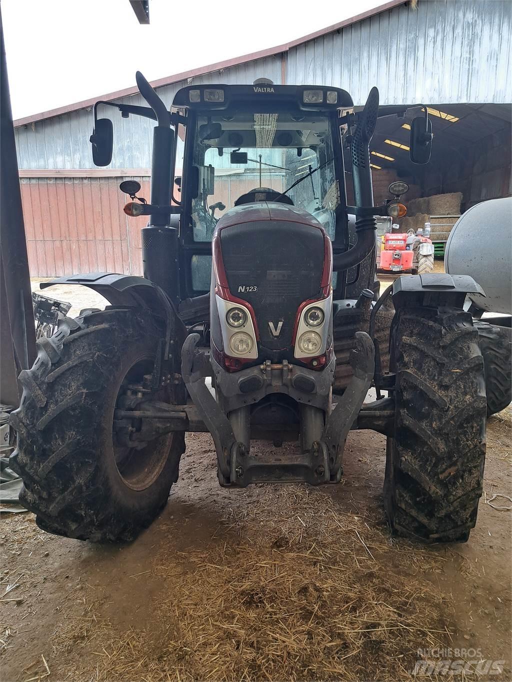 Valtra N123 Tractors