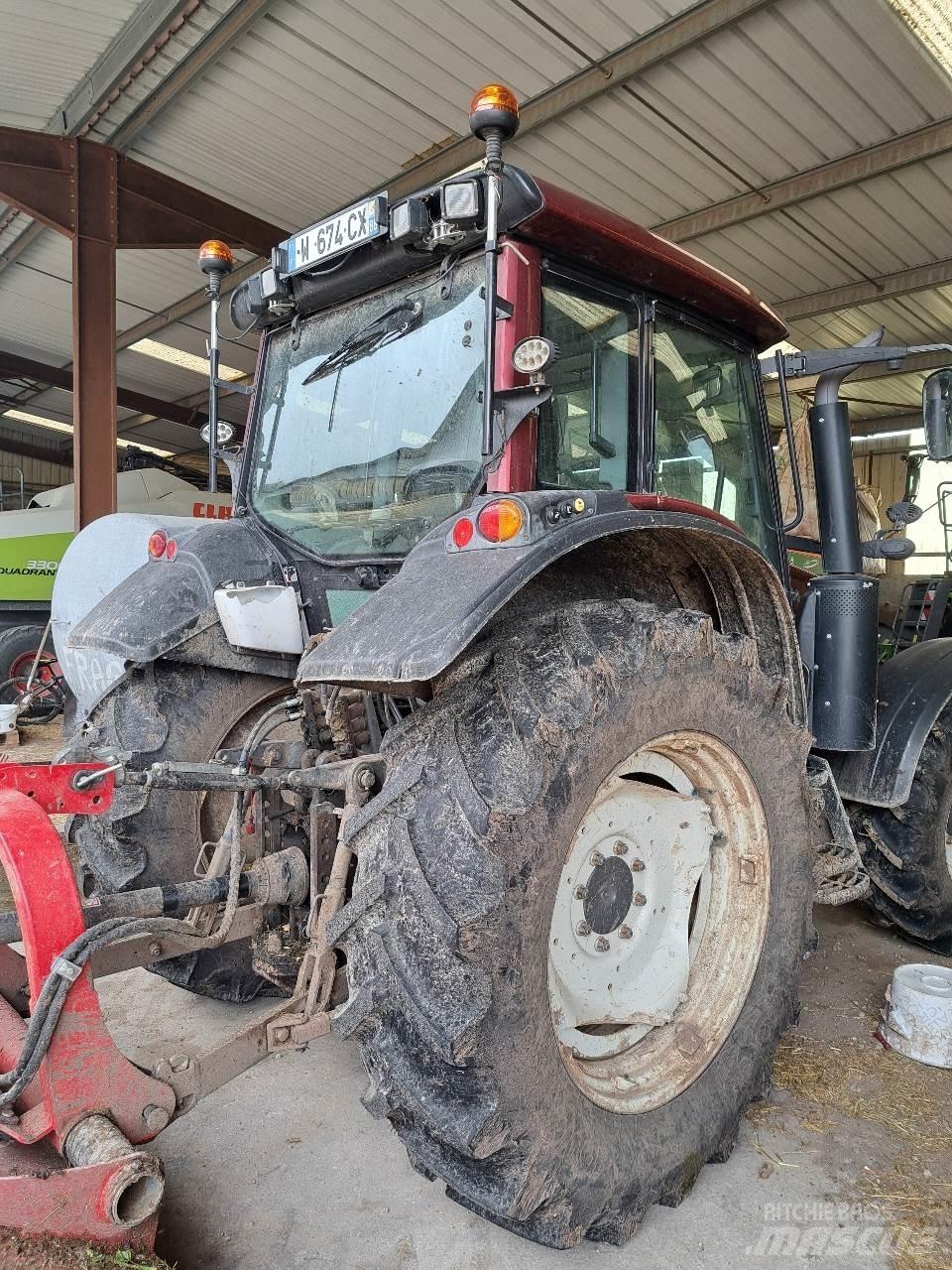 Valtra N123 Tractors