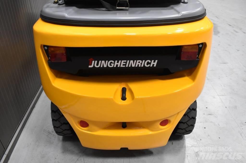 Jungheinrich TFG 425 LPG trucks