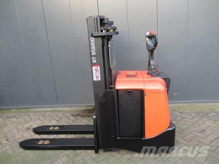 BT SPE 160L Pedestrian stacker