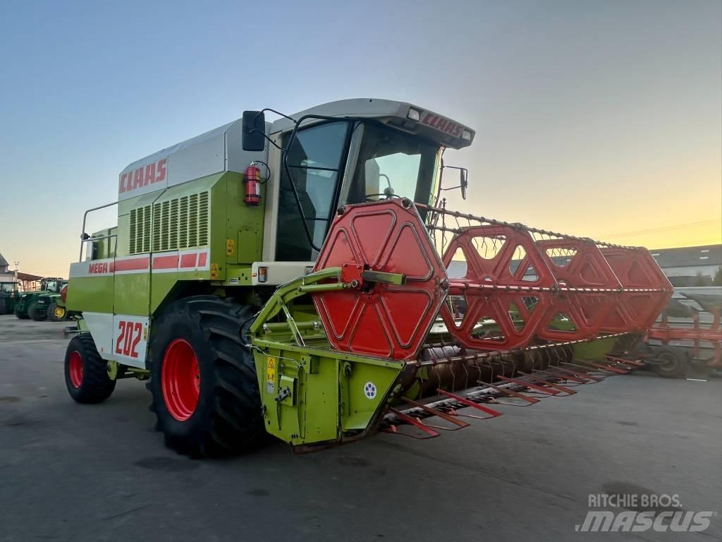 CLAAS Mega 202 Combine Harvesters