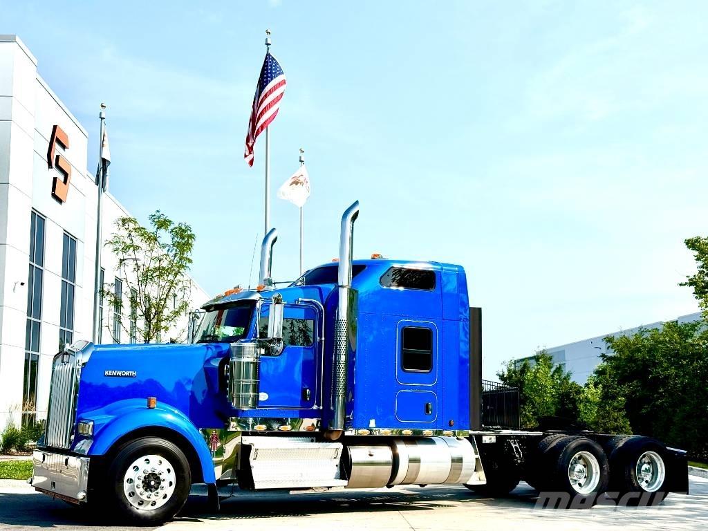 Kenworth W 900 Conventional Trucks / Tractor Trucks