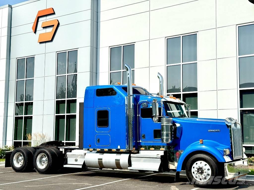 Kenworth W 900 Conventional Trucks / Tractor Trucks