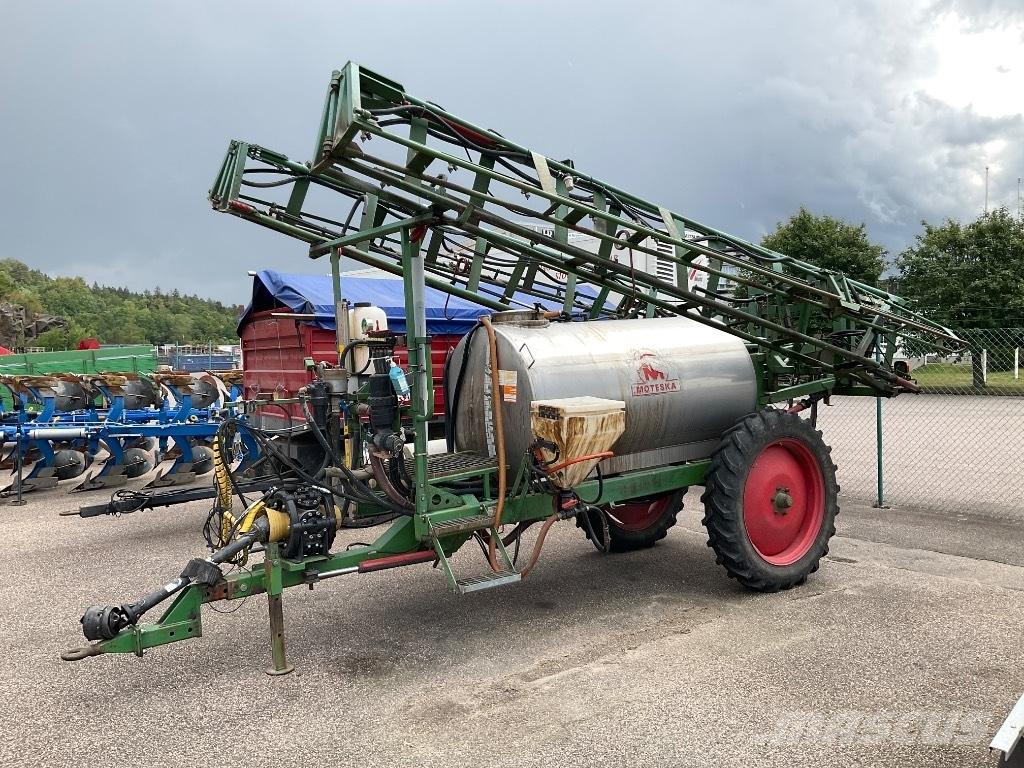Moteska 2500 Trailed sprayers