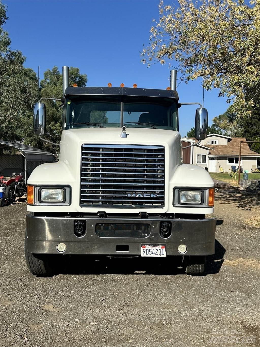 Mack CHU 613 Conventional Trucks / Tractor Trucks