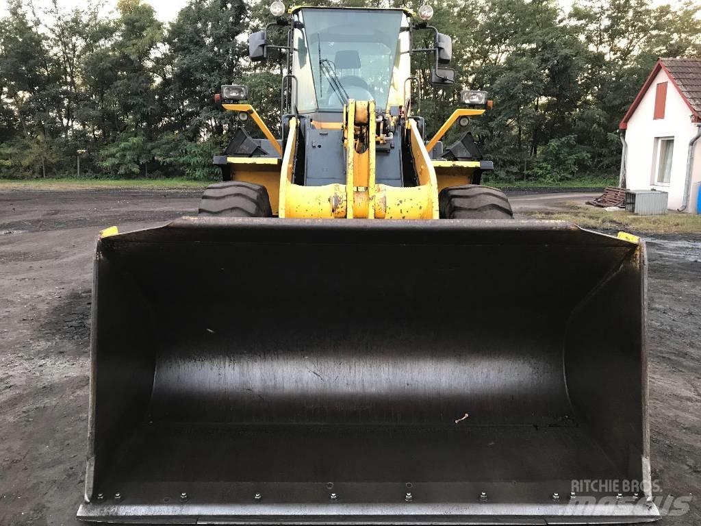 Komatsu WA320-5H Wheel Loaders