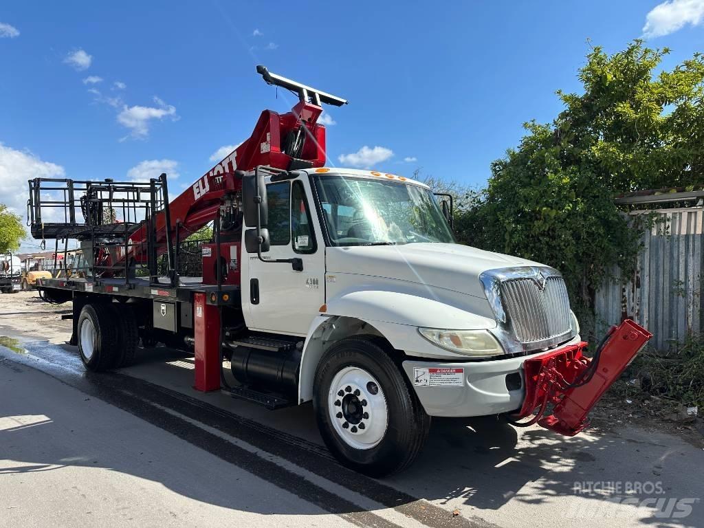 International 4300 Flatbed Trucks