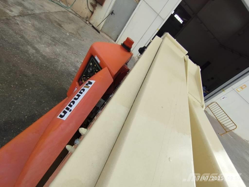 JLG E 400 AJPN Articulated boom lifts