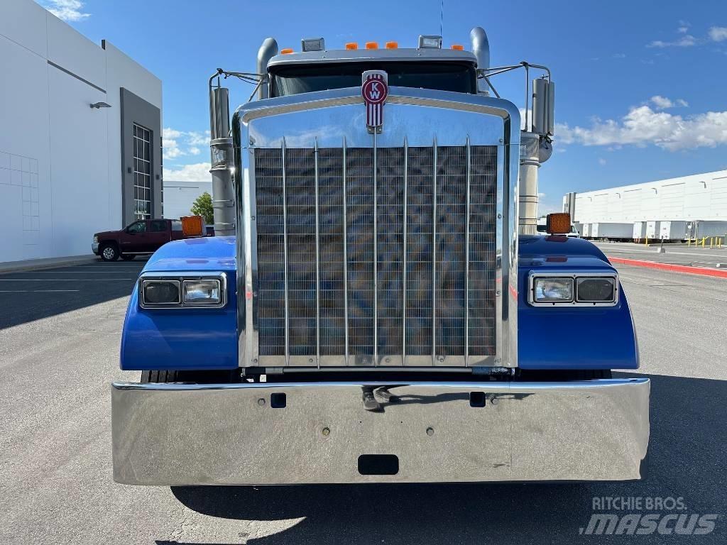 Kenworth W 900 Conventional Trucks / Tractor Trucks