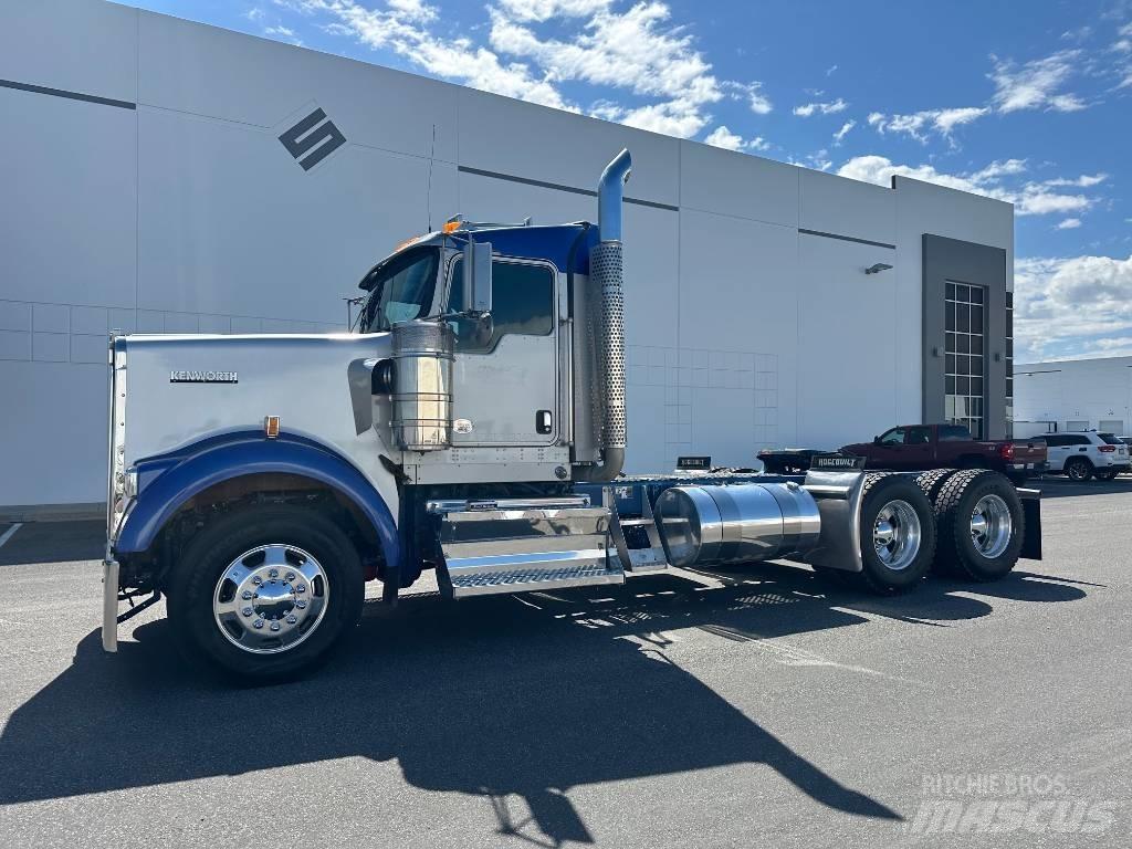 Kenworth W 900 Conventional Trucks / Tractor Trucks