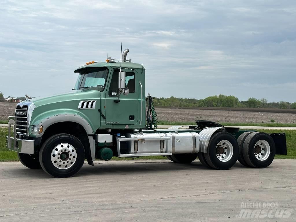 Mack GU713 Conventional Trucks / Tractor Trucks