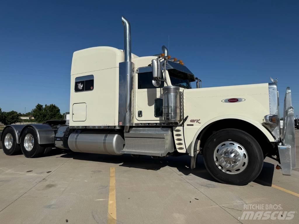Peterbilt 389 Conventional Trucks / Tractor Trucks