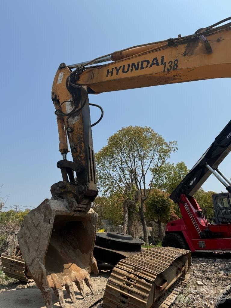 Hyundai R 150 W-9 Wheeled Excavators