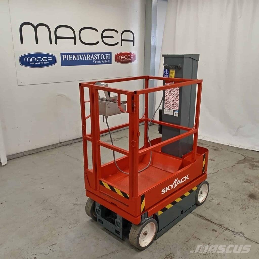 SkyJack SJ 16 Vertical mast lifts