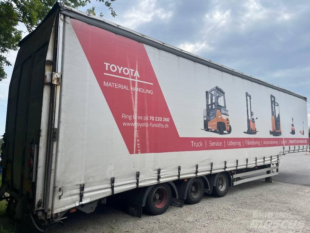 AMT MTDK M81 Lowboy Trailers