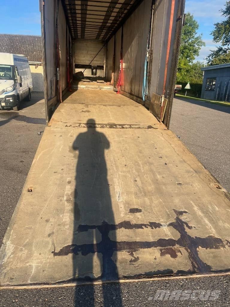 AMT MTDK M81 Lowboy Trailers