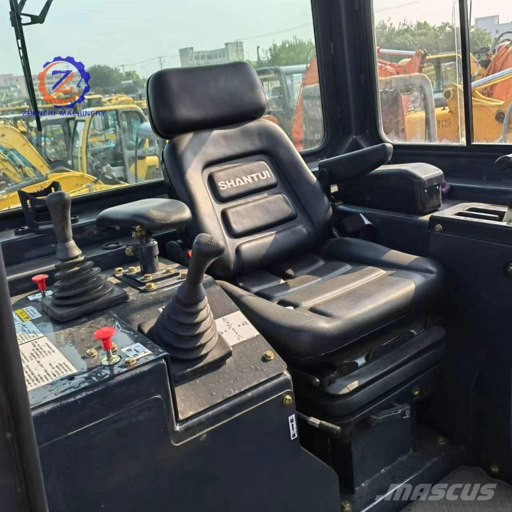 Shantui SD 22 Crawler dozers