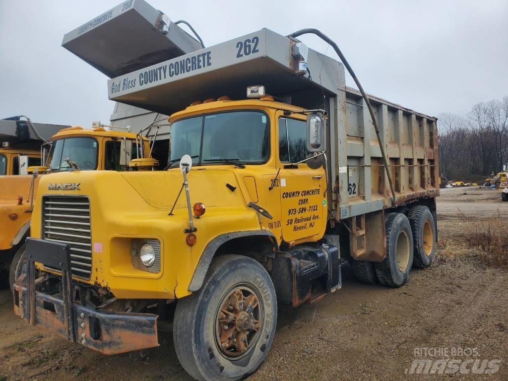 Mack DM690SX Dump Trucks