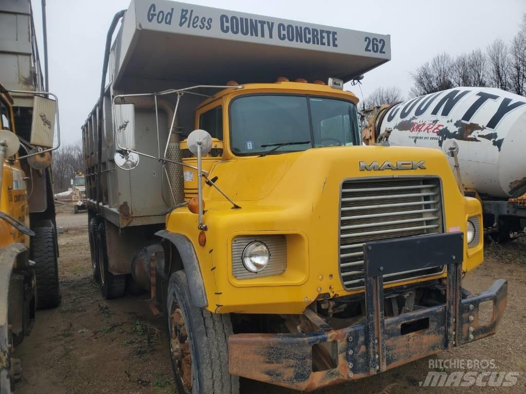 Mack DM690SX Dump Trucks