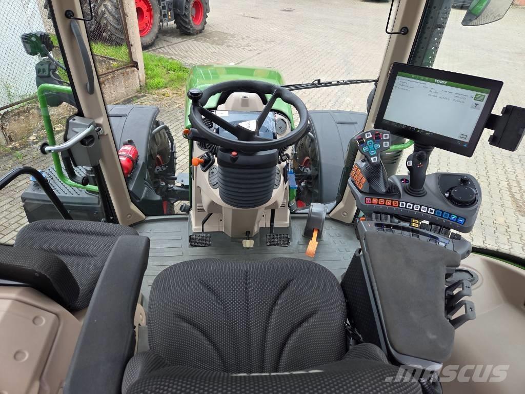 Fendt 724 Vario Tractors