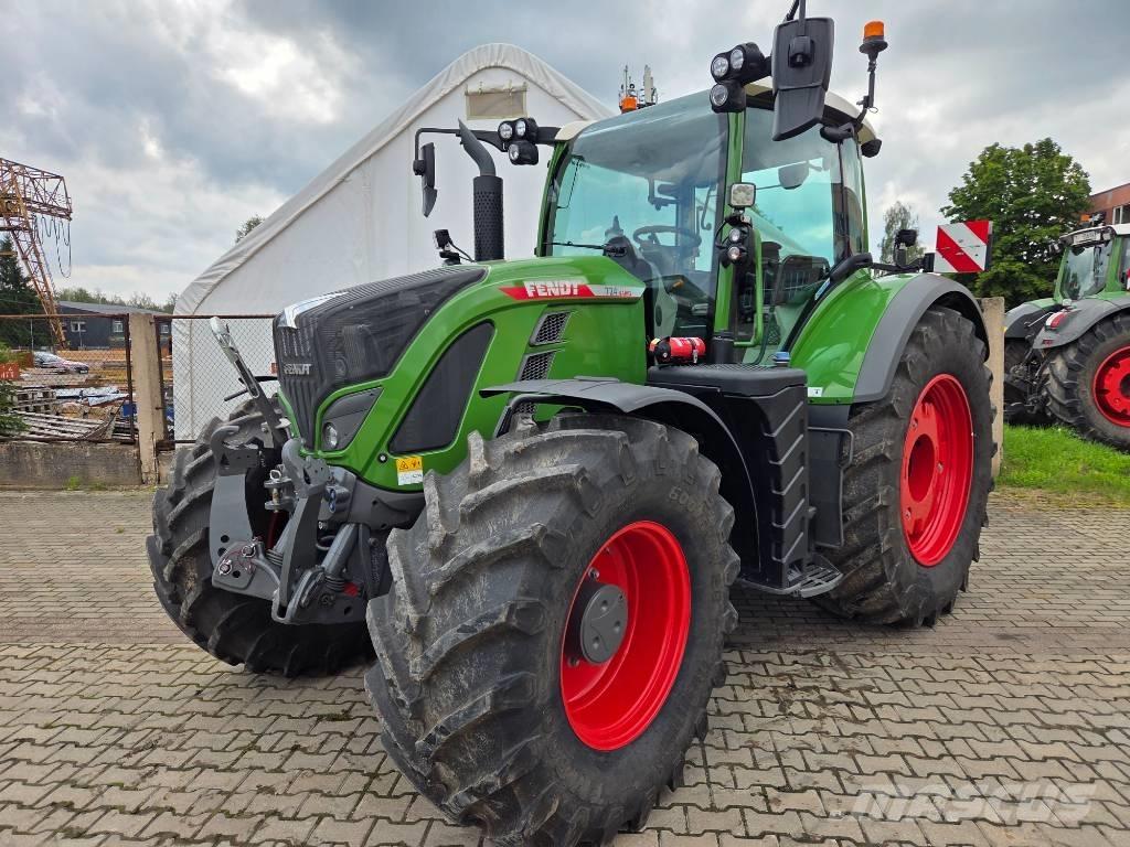 Fendt 724 Vario Tractors