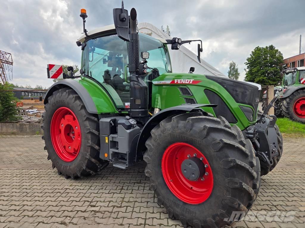 Fendt 724 Vario Tractors