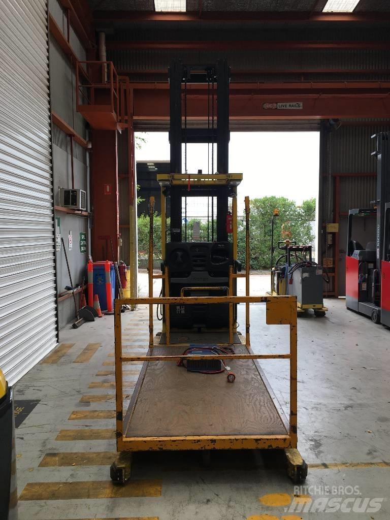 Hyster R30XMF2 High lift order picker
