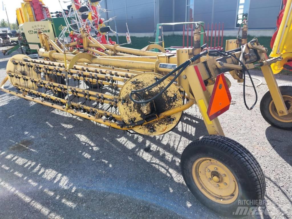  Wermeer R2300 Swathers \ Windrowers