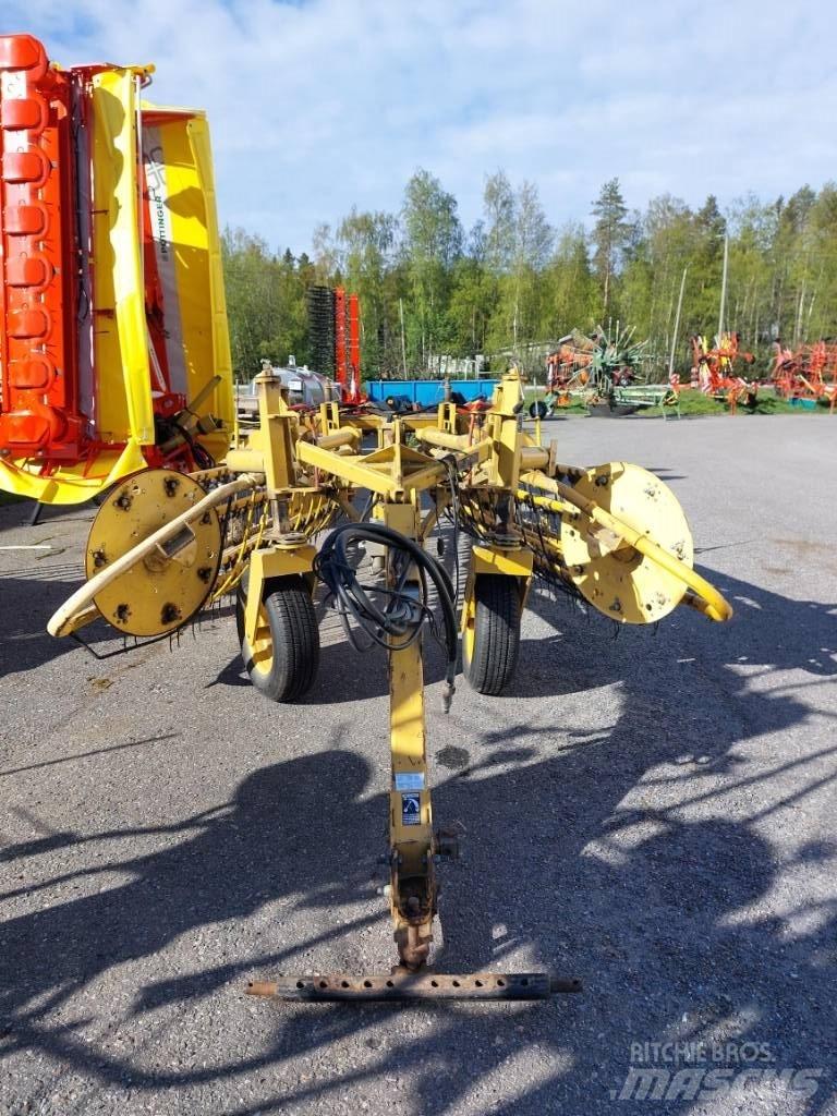  Wermeer R2300 Swathers \ Windrowers
